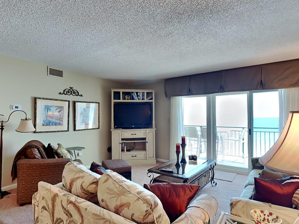 TV and multimedia, Balcony/Terrace, Living room, Seating area, Sea view, furniture