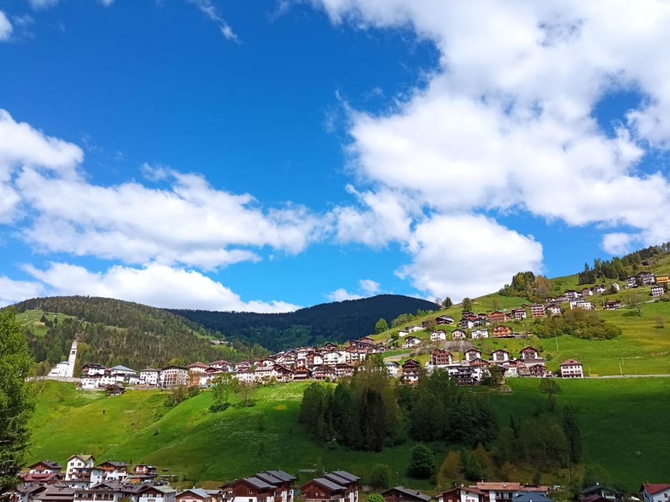 Nearby landmark, Natural landscape, Mountain view