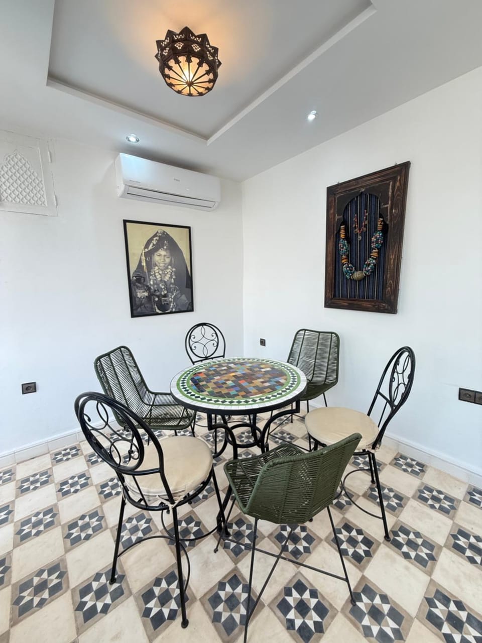 Living room, Dining area