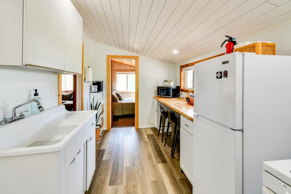 0.3 Mi to Houghton Lake: Fire Pit, Grill & Yard! House in Prudenville