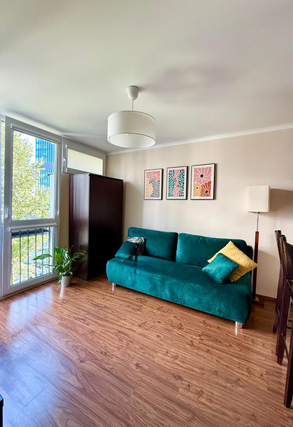 Bed, Living room, Photo of the whole room, Seating area, Bedroom