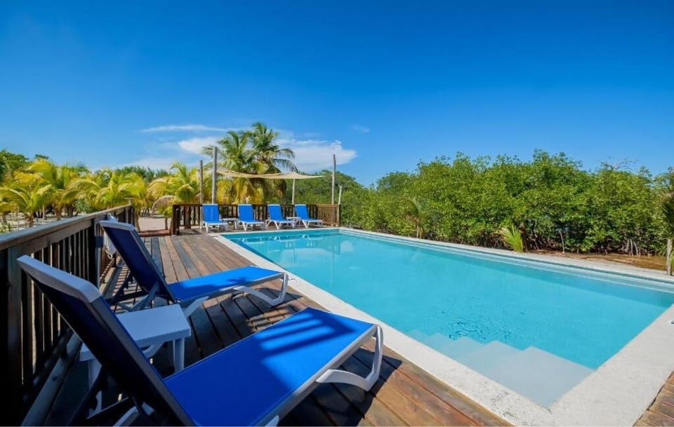 Swimming pool, sunbed