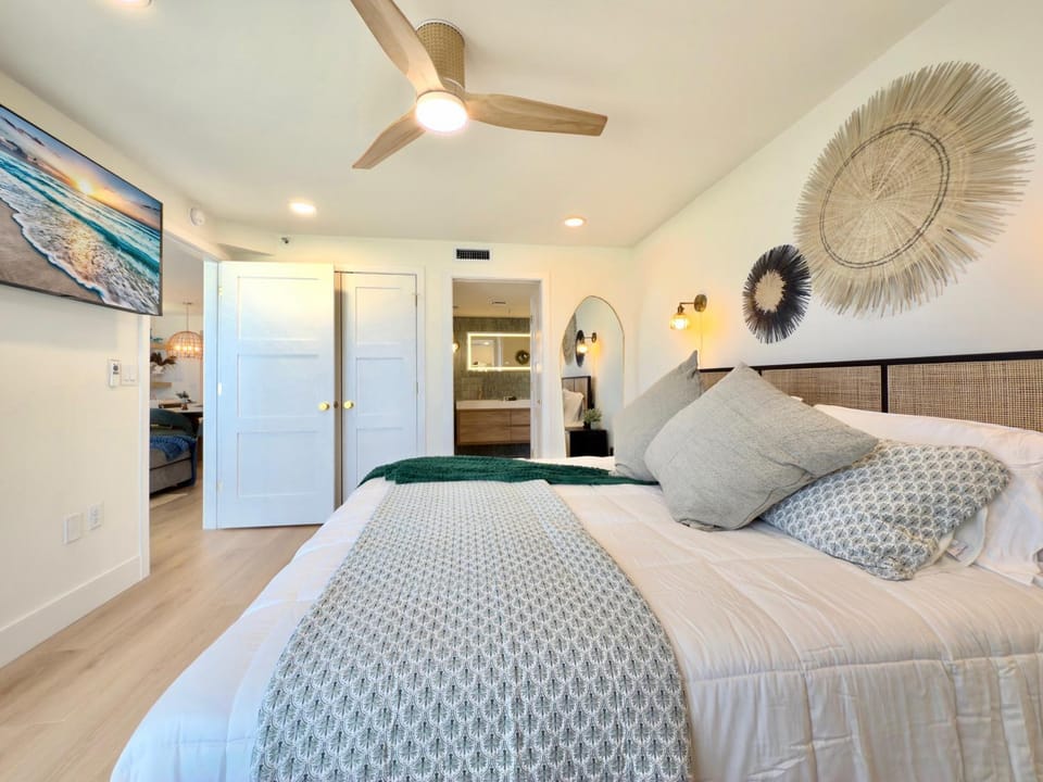 Bed, Bedroom