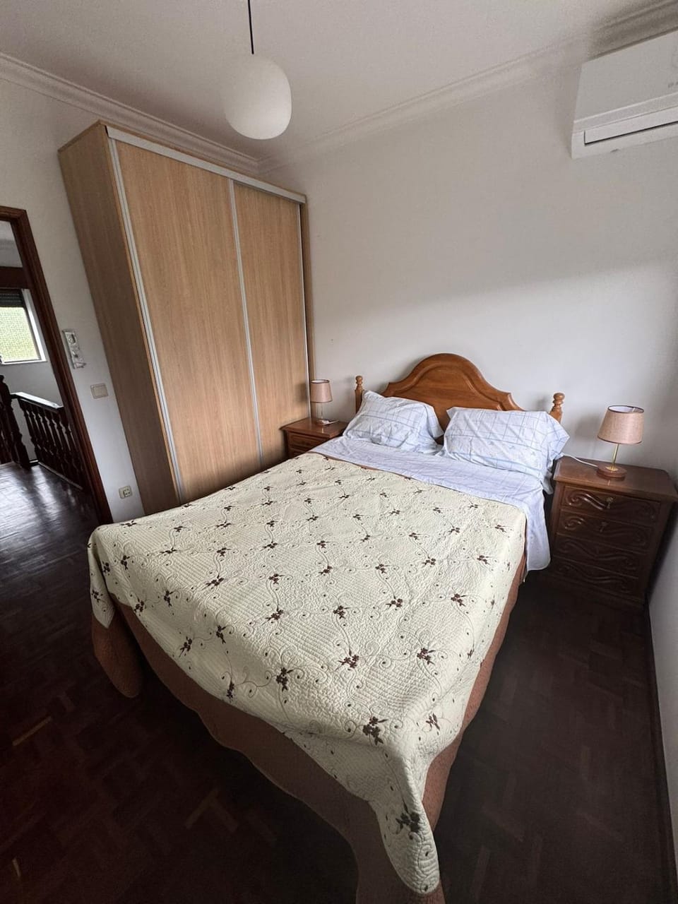 Bed, Bedroom, wardrobe, air conditioner
