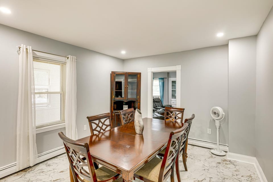 BBQ Ready: Historic Apt 3 Mi to Dtwn Manchester Apartment in Manchester
