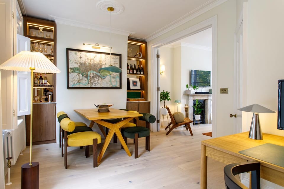 TV and multimedia, Seating area, Dining area