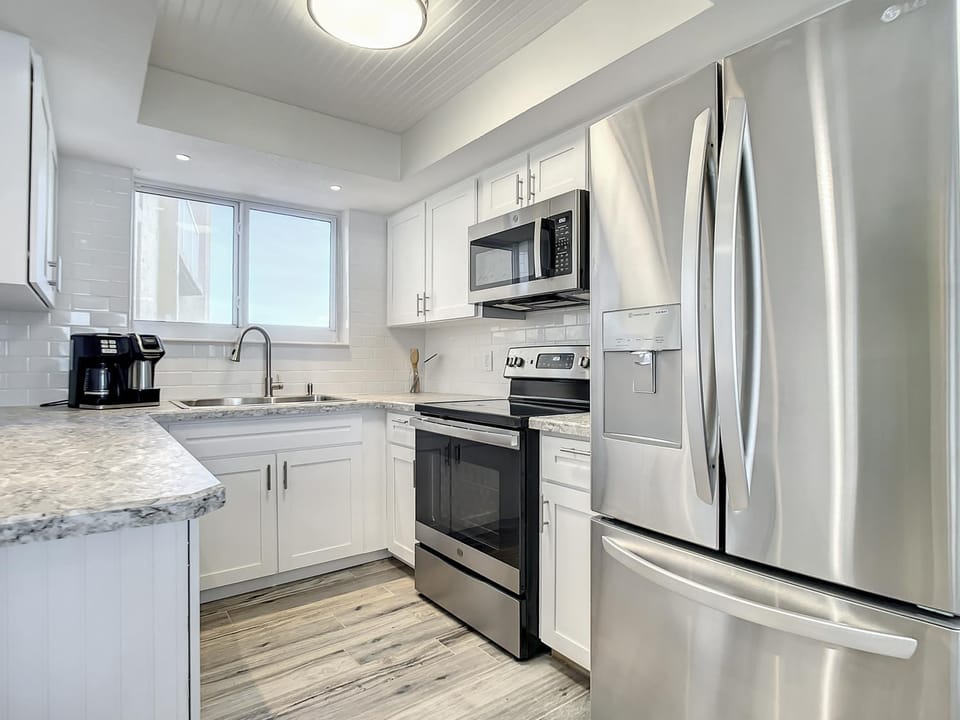 Coffee/tea facilities, Kitchen or kitchenette, oven, kitchen