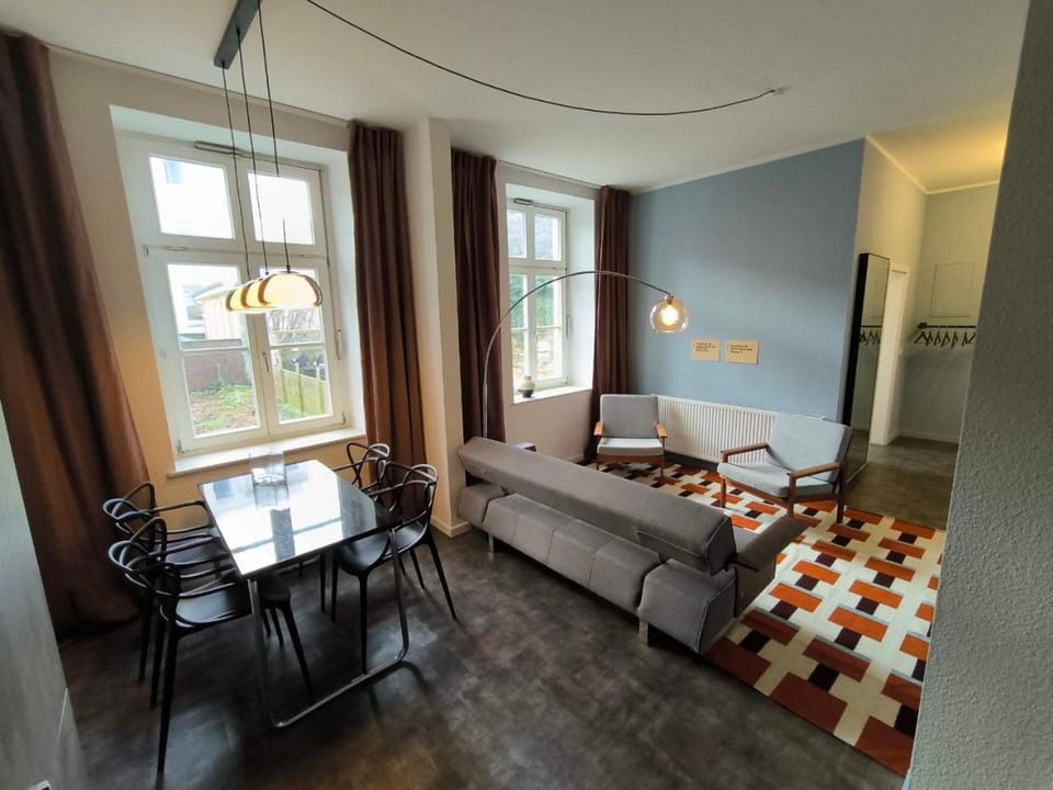 Bed, Living room, Photo of the whole room, Seating area, Dining area