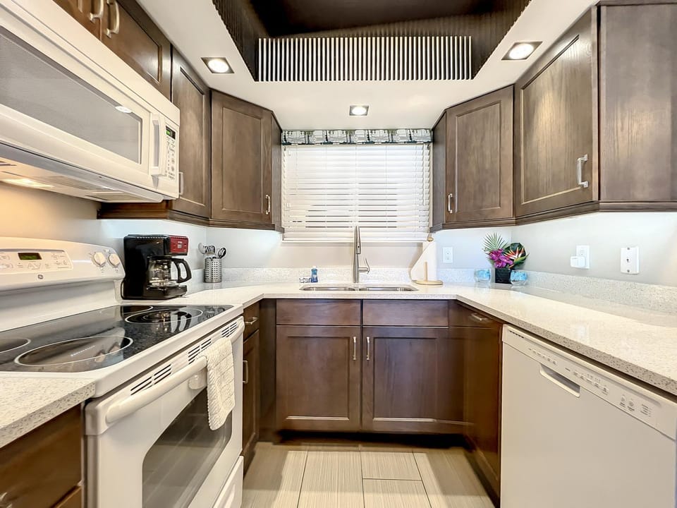 Kitchen or kitchenette, kitchen