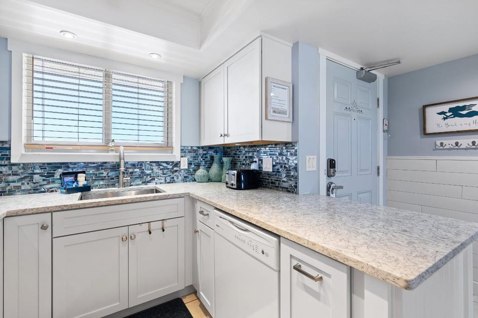 Kitchen or kitchenette, kitchen
