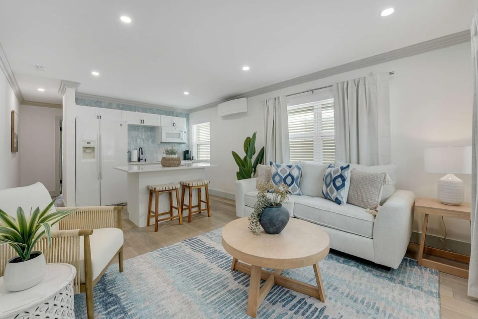 Spacious 1 Bedroom - Downtown - Renovated Apartment in West Palm Beach