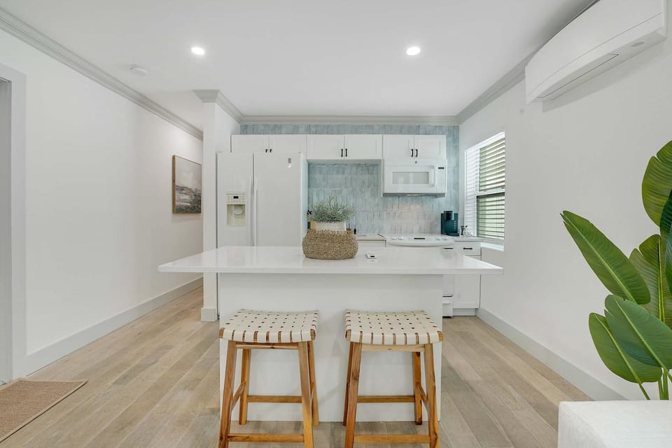 Spacious 1 Bedroom - Downtown - Renovated Apartment in West Palm Beach