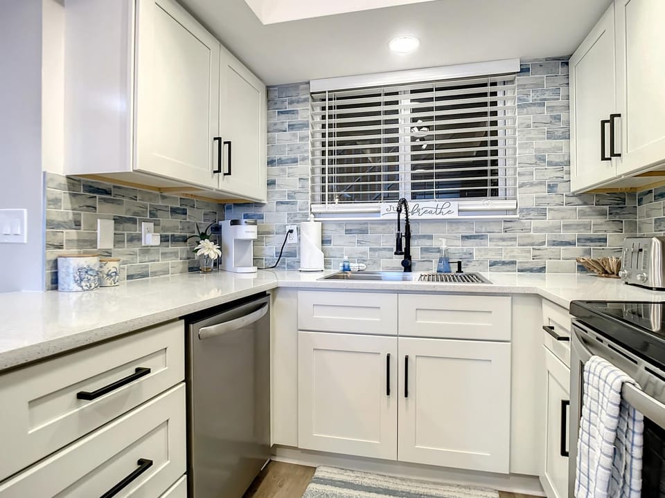 Kitchen or kitchenette, kitchen