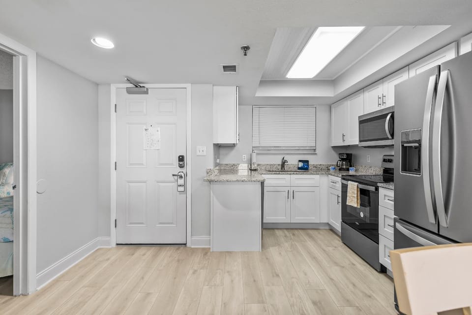 Coffee/tea facilities, Kitchen or kitchenette, oven, kitchen
