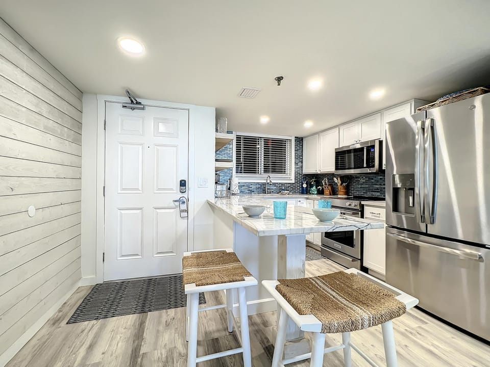 Coffee/tea facilities, Kitchen or kitchenette, oven, kitchen