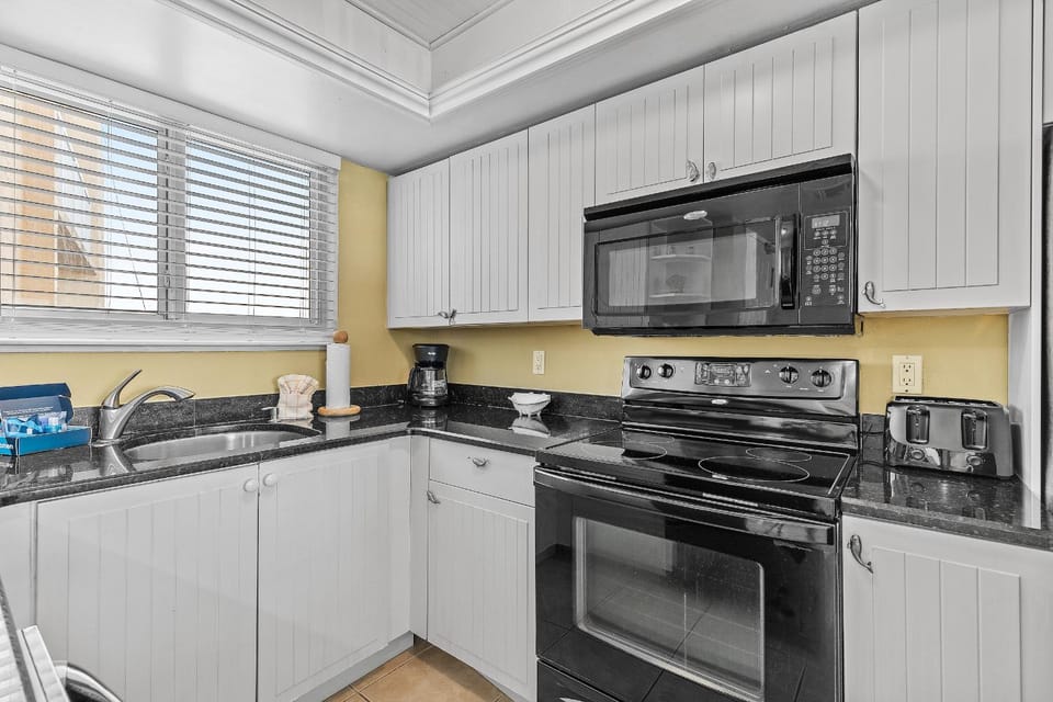 Kitchen or kitchenette, kitchen