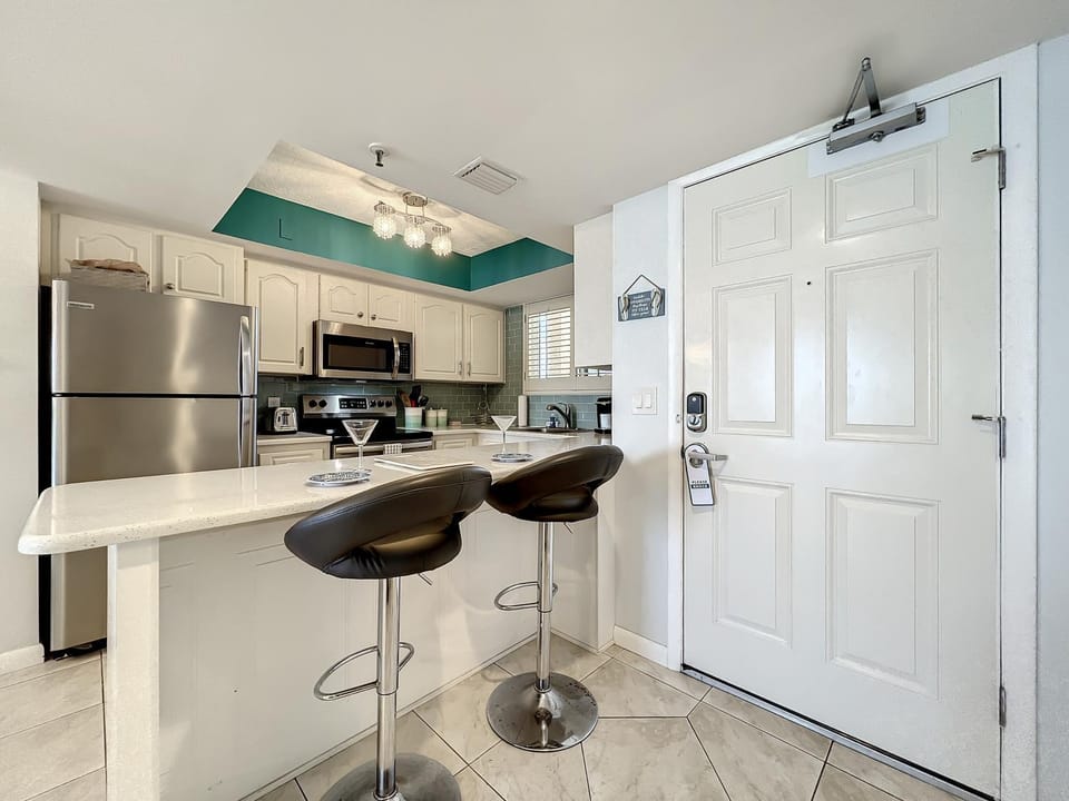 Coffee/tea facilities, Kitchen or kitchenette, oven, kitchen