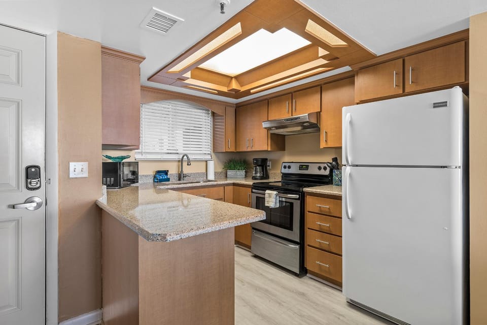 Kitchen or kitchenette, kitchen