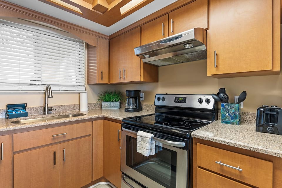 Kitchen or kitchenette, kitchen