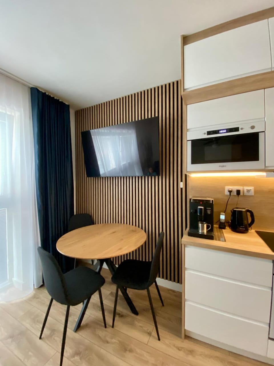 TV and multimedia, Coffee/tea facilities, Dining area