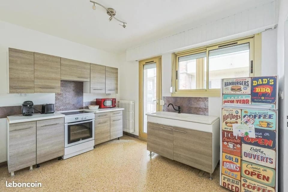 Kitchen or kitchenette, oven, stove, toaster