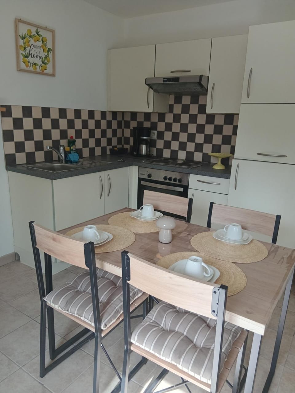 Dining area, oven, stove