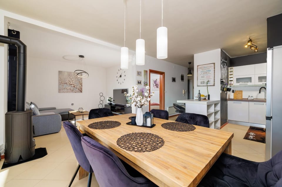 Living room, Dining area, kitchen