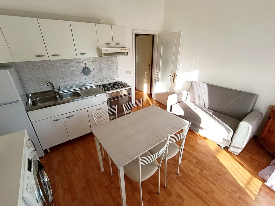 Kitchen or kitchenette, Living room, Dining area, oven, stove