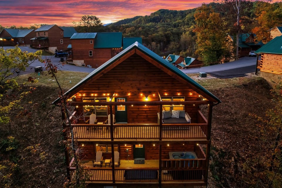 Spring into serenity, Your mountain hideaway is calling House in Pigeon Forge