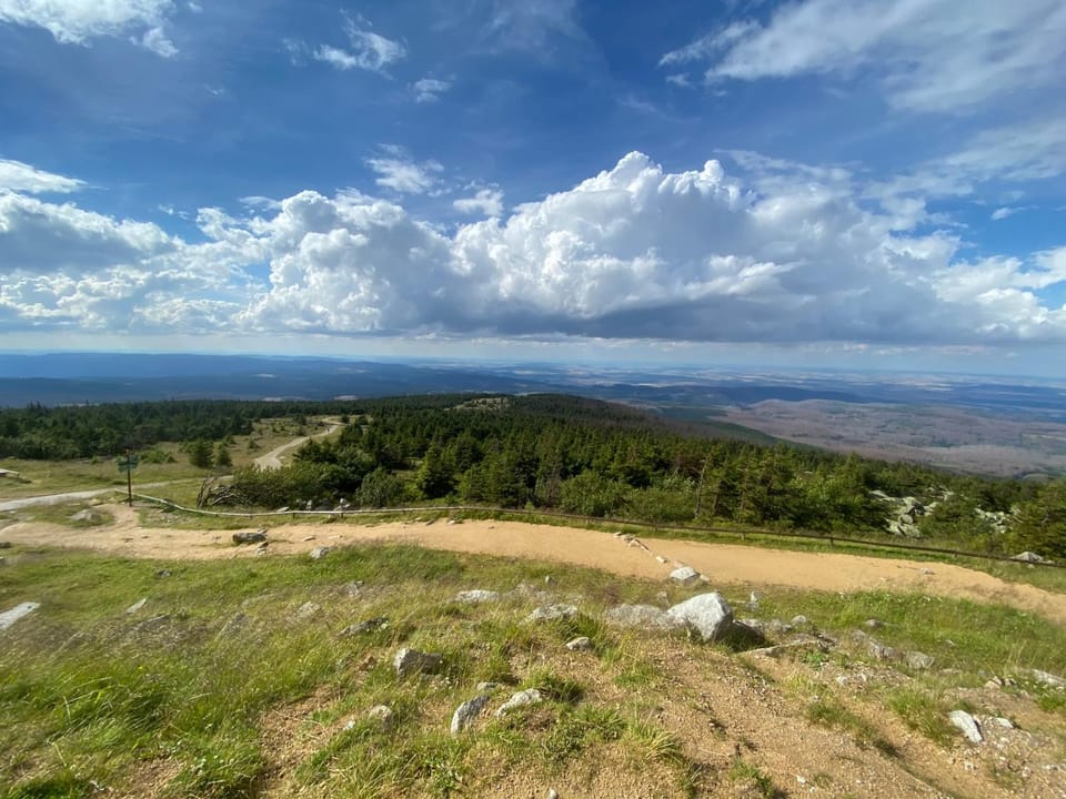 Nearby landmark, Natural landscape, Mountain view