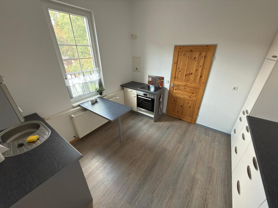Kitchen or kitchenette, Seating area, Dining area, stove
