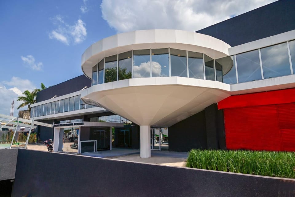 Facade/entrance
