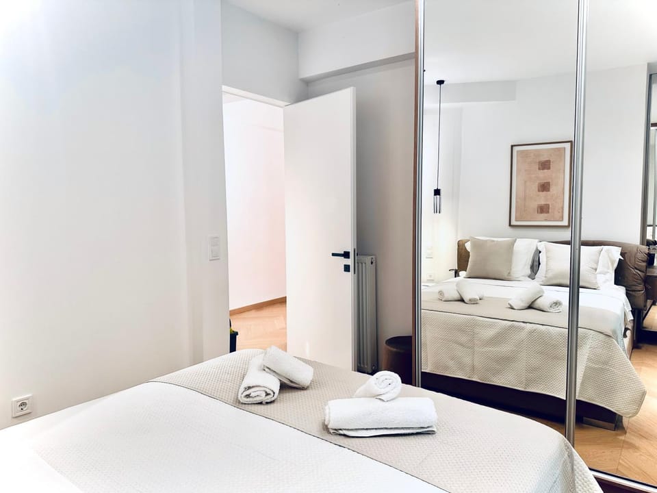 Elegant Acropolis Hideaway , Chic Koukaki Living,4 Persons, near all touristic zones Apartment in Athens