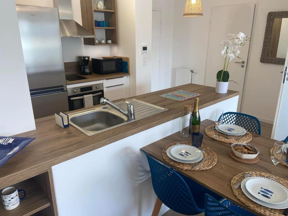 Kitchen or kitchenette, Dining area, pet friendly, stove