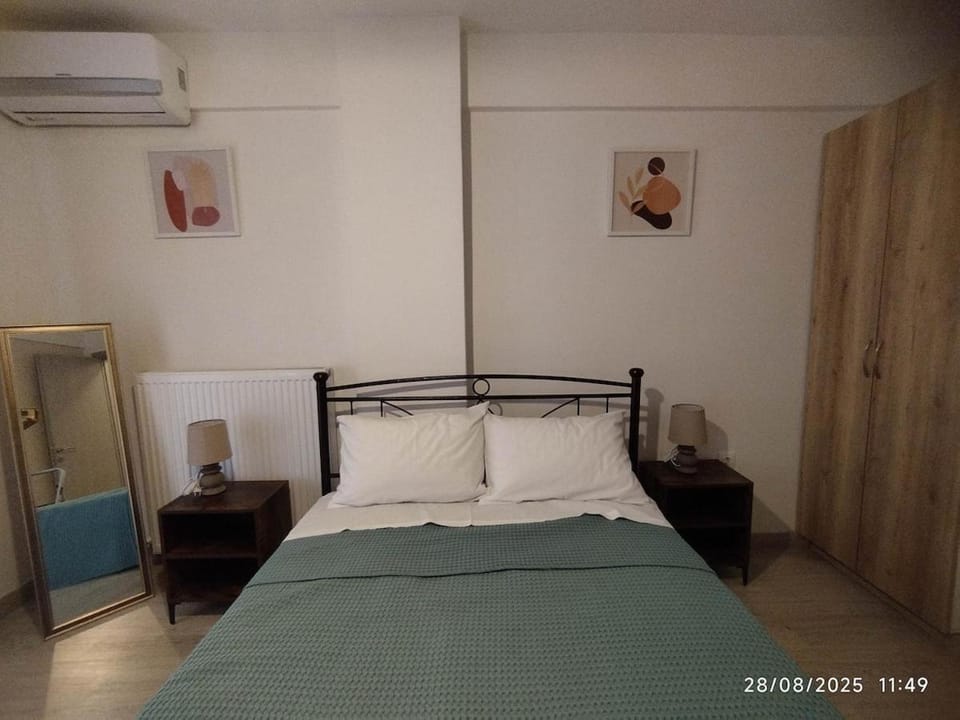 Bed, Bedroom, wardrobe, air conditioner