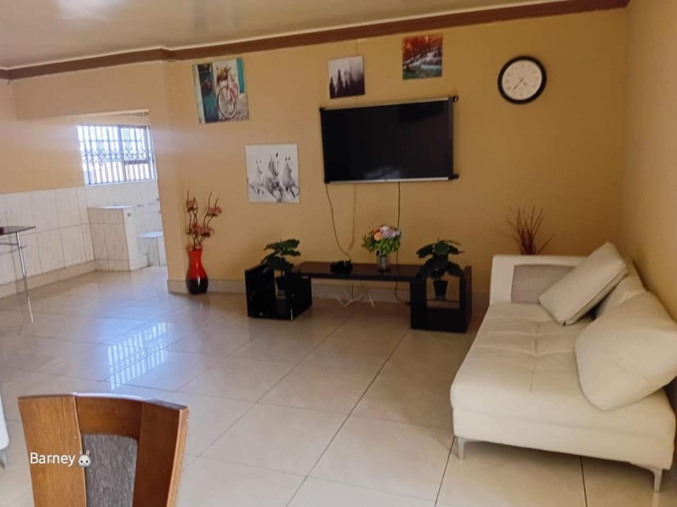 M Palace Guest House Bed and Breakfast in Gauteng