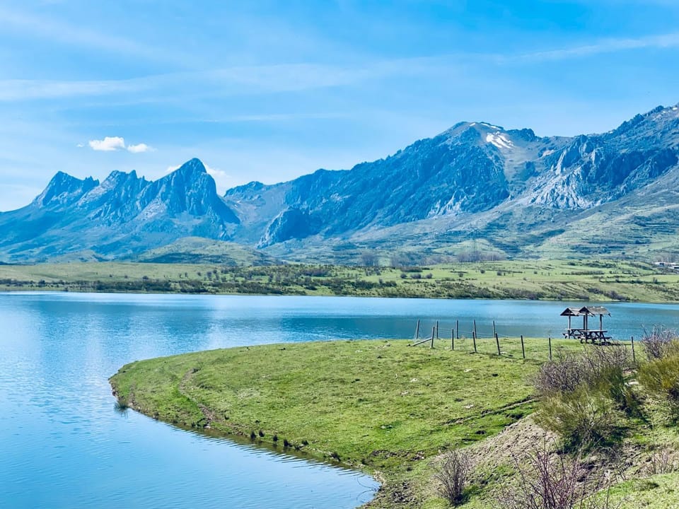 Nearby landmark, Lake view, Mountain view
