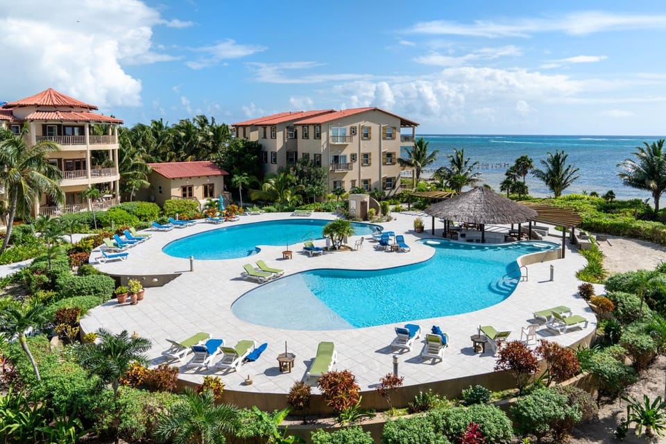 Residences at Barrier Reef 1-3B Oceanfront 2 BR by Stay Floreo House in Corozal District