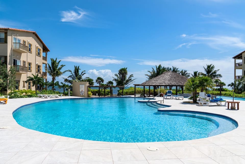 Residences at Barrier Reef 1-3B Oceanfront 2 BR by Stay Floreo House in Corozal District