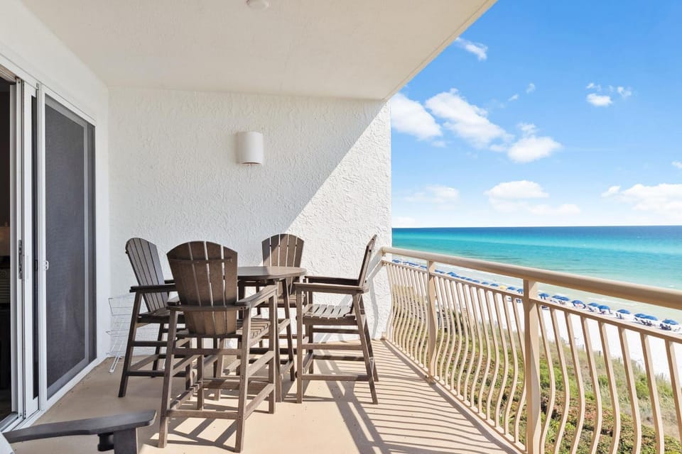 View (from property/room), Balcony/Terrace, Dining area, Sea view