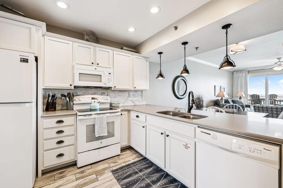 Kitchen or kitchenette, kitchen