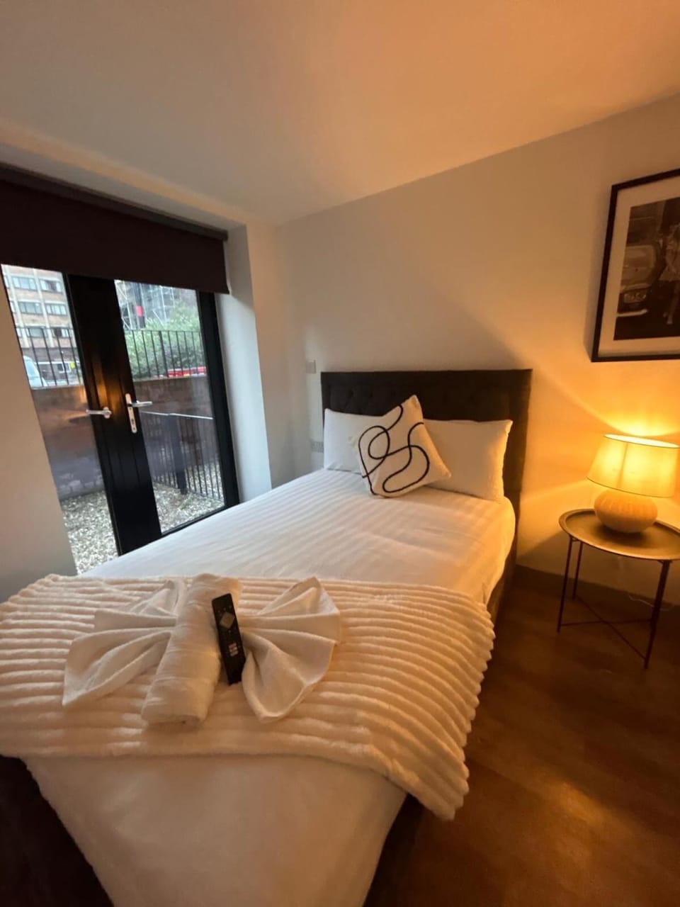 Bed, Bedroom, towels