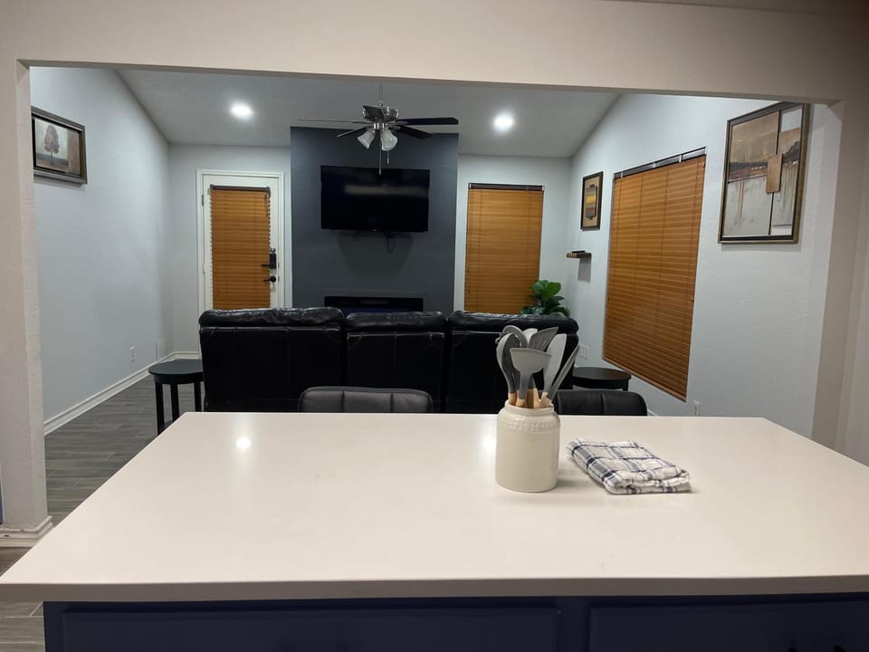 TV and multimedia, Living room, fireplace