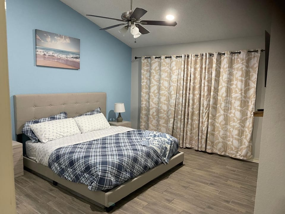 Bed, Photo of the whole room, Bedroom