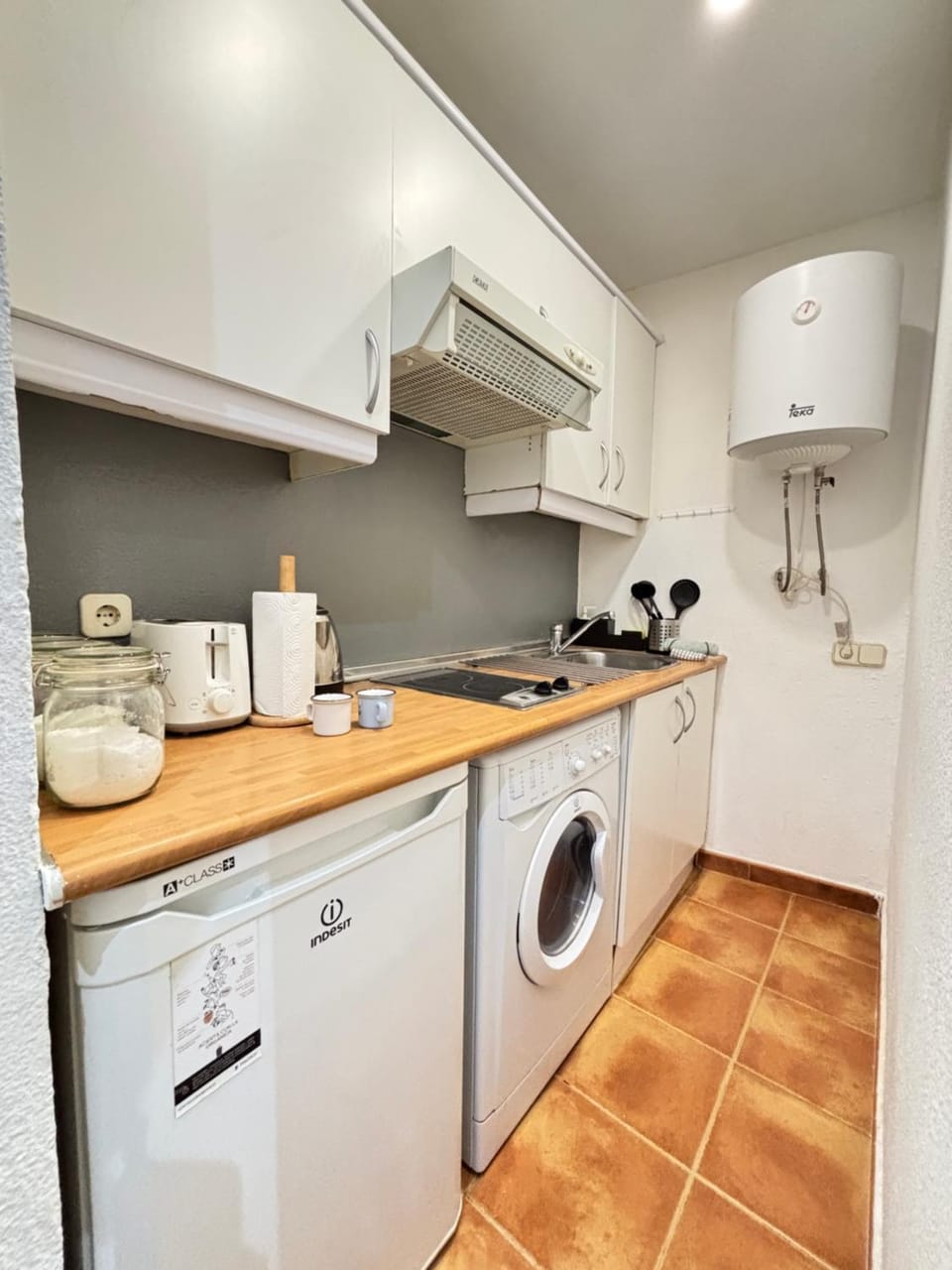 Kitchen or kitchenette