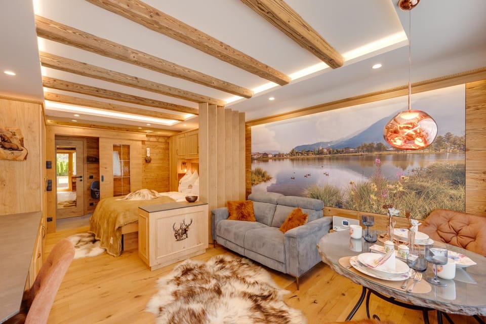 Living room, Photo of the whole room, Seating area, Dining area, Bedroom