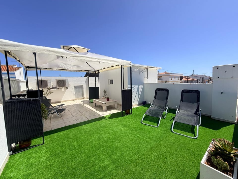 Lounge or bar, sunbed