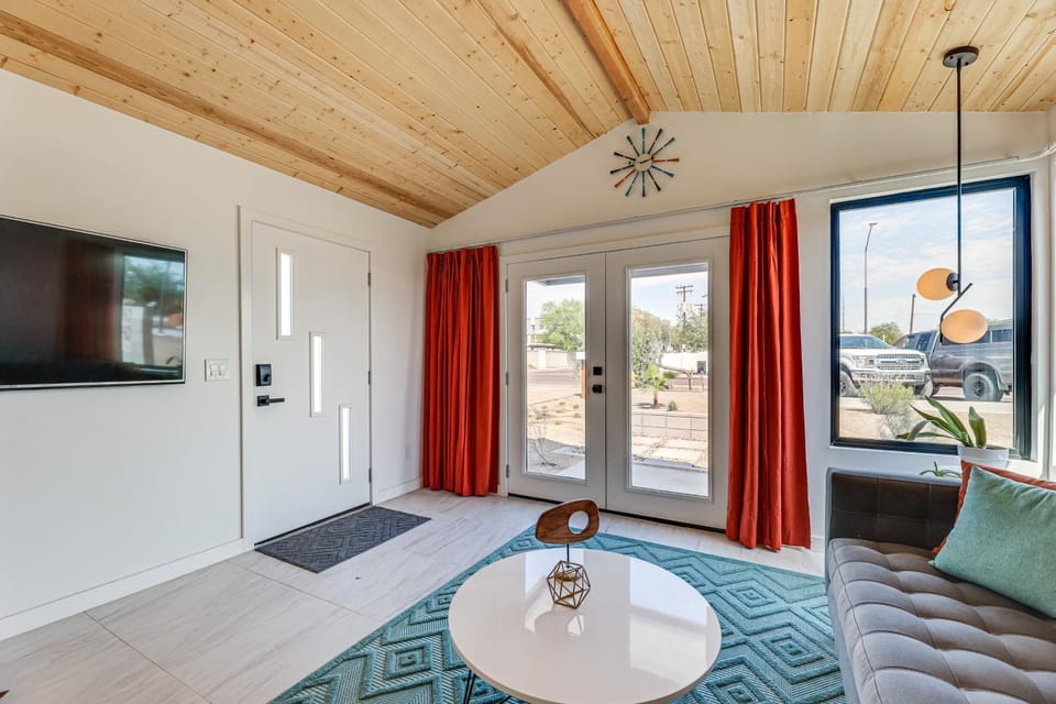 Walkable Downtown Chandler Oasis w/ Private Patio House in Gilbert