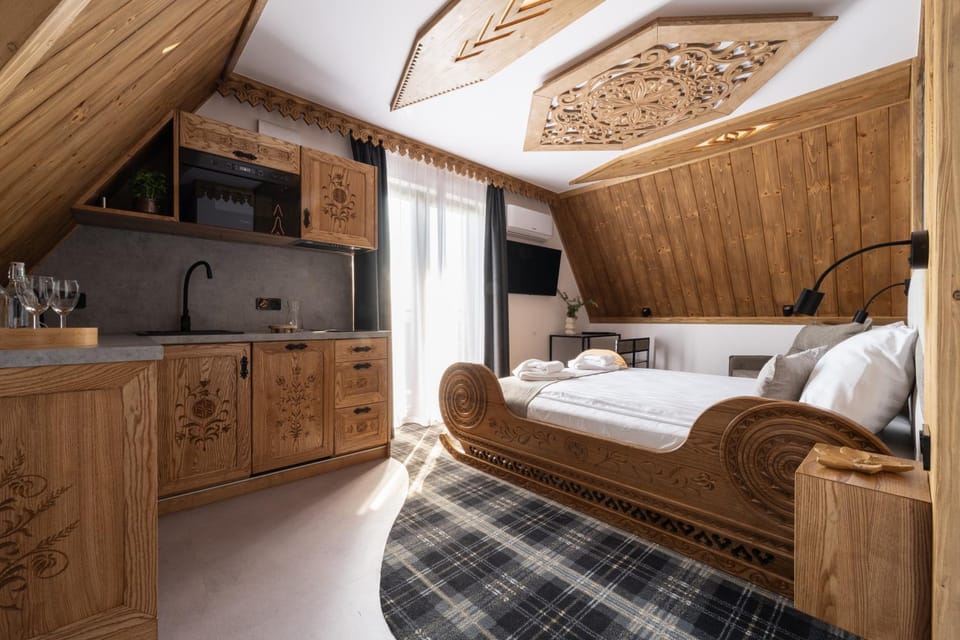 Bed, TV and multimedia, Kitchen or kitchenette, Photo of the whole room, Bedroom