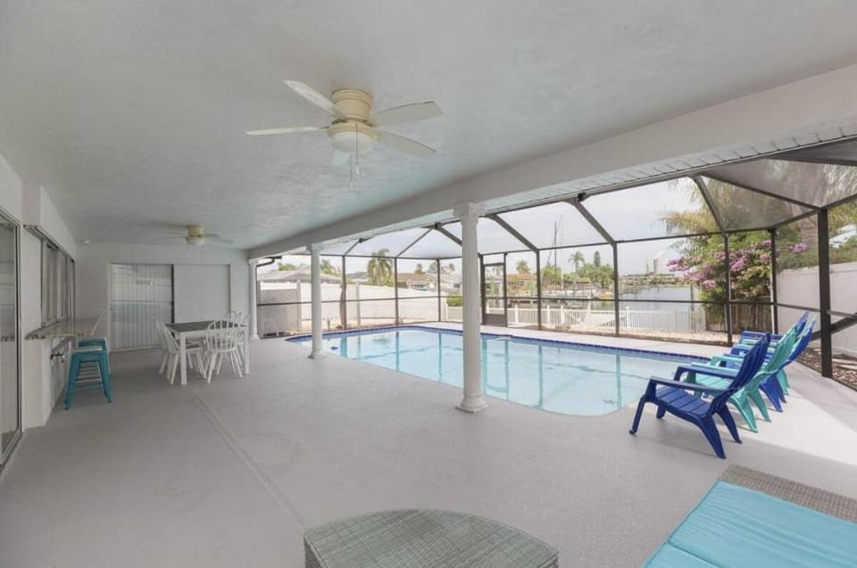 The Seaside Retreat, FREE heated pool House in Apollo Beach